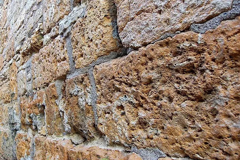 Ancien rempart du XIIIe siècle