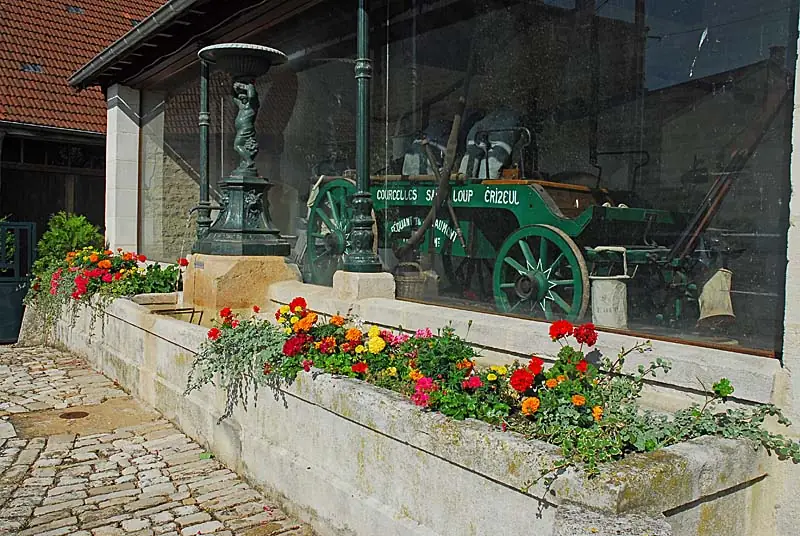 Lavoir de la fontaine au Surreau de Saint-Loup-sur-Aujon