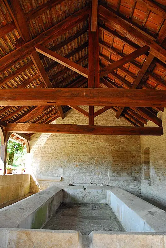 Fontaine - lavoir de Voisines
