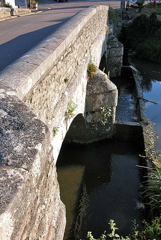 Pont XVIIIe siècle à Grandchamp