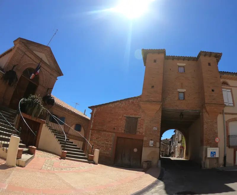 LA PORTE VAURAISE