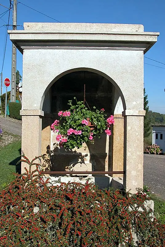 Fontaine de Rivières-le-Bois (2)