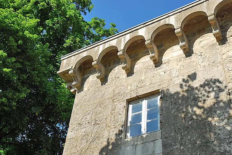 Porterie médiévale de Montsaugeon