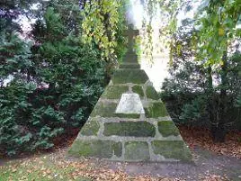 Tombe pyramide