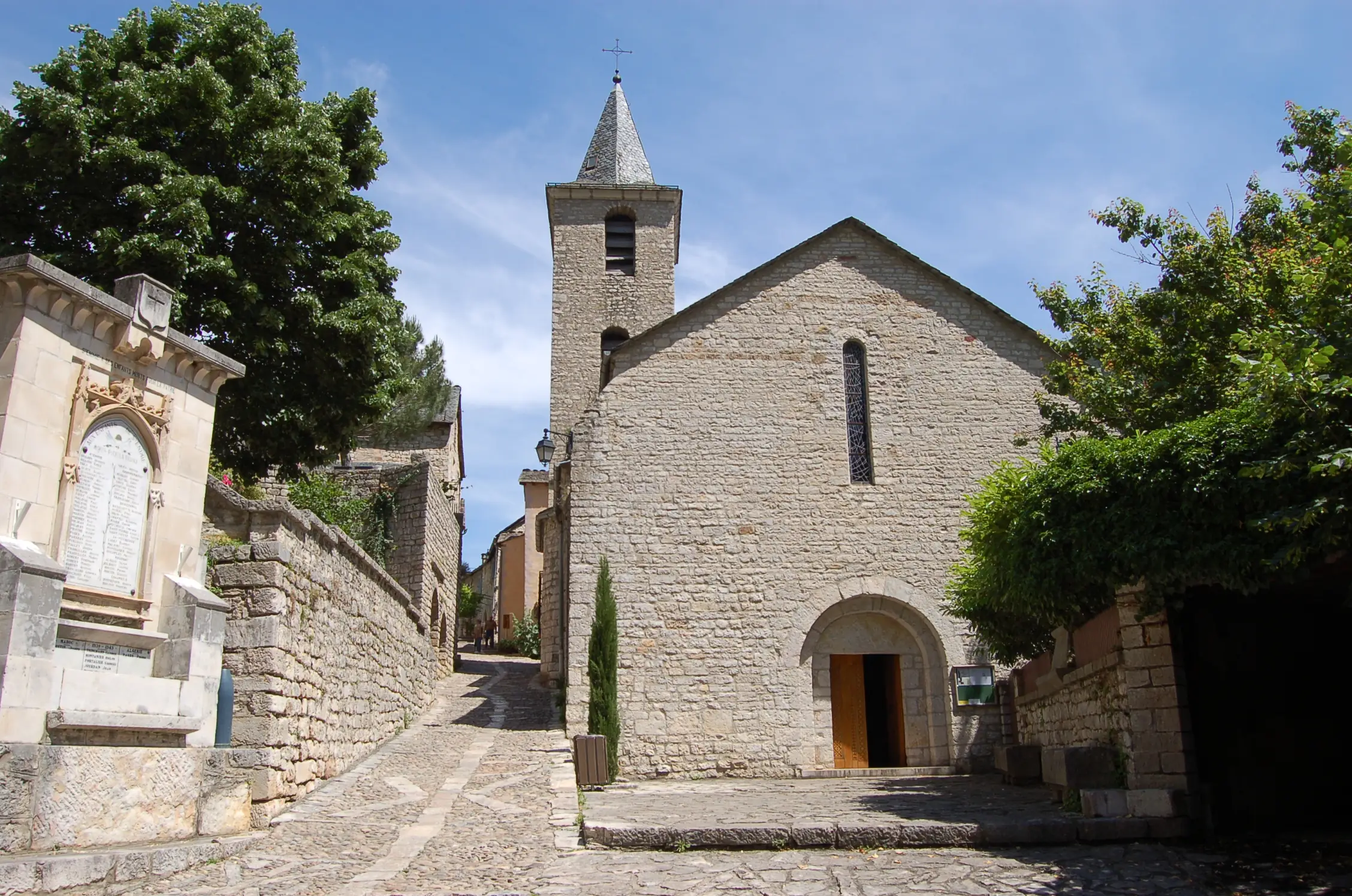 EGLISE ROMANE NOTRE DAME DU GOURG