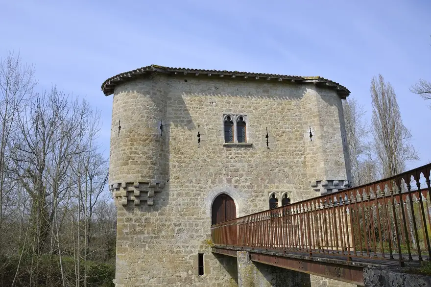 Moulin fortifié de Bagas