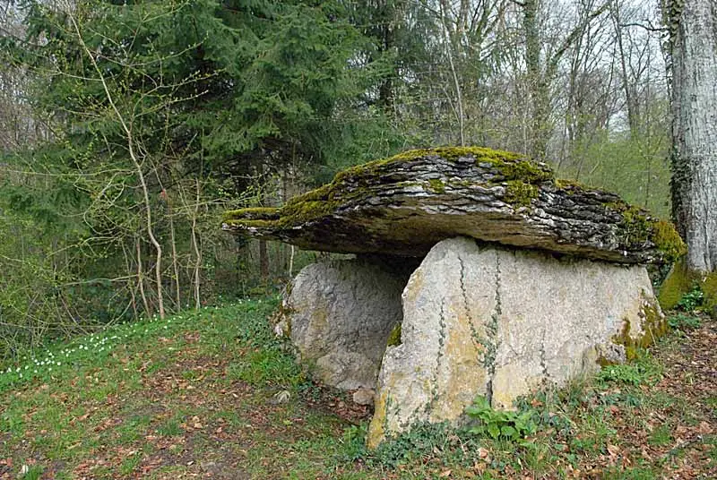 DOLMEN "LA PIERRE ALOT"