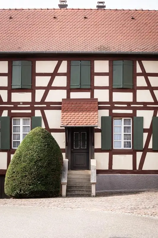 Maisons anciennes et cœur de village
