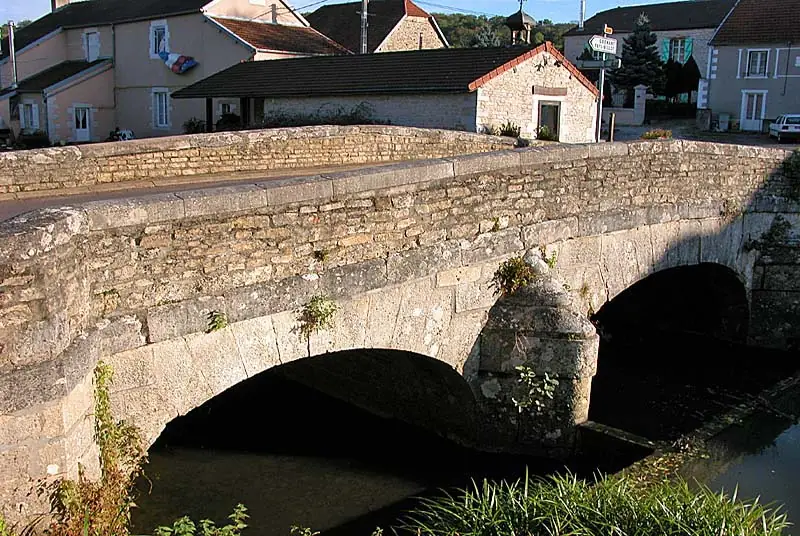 Pont XVIIIe siècle à Grandchamp