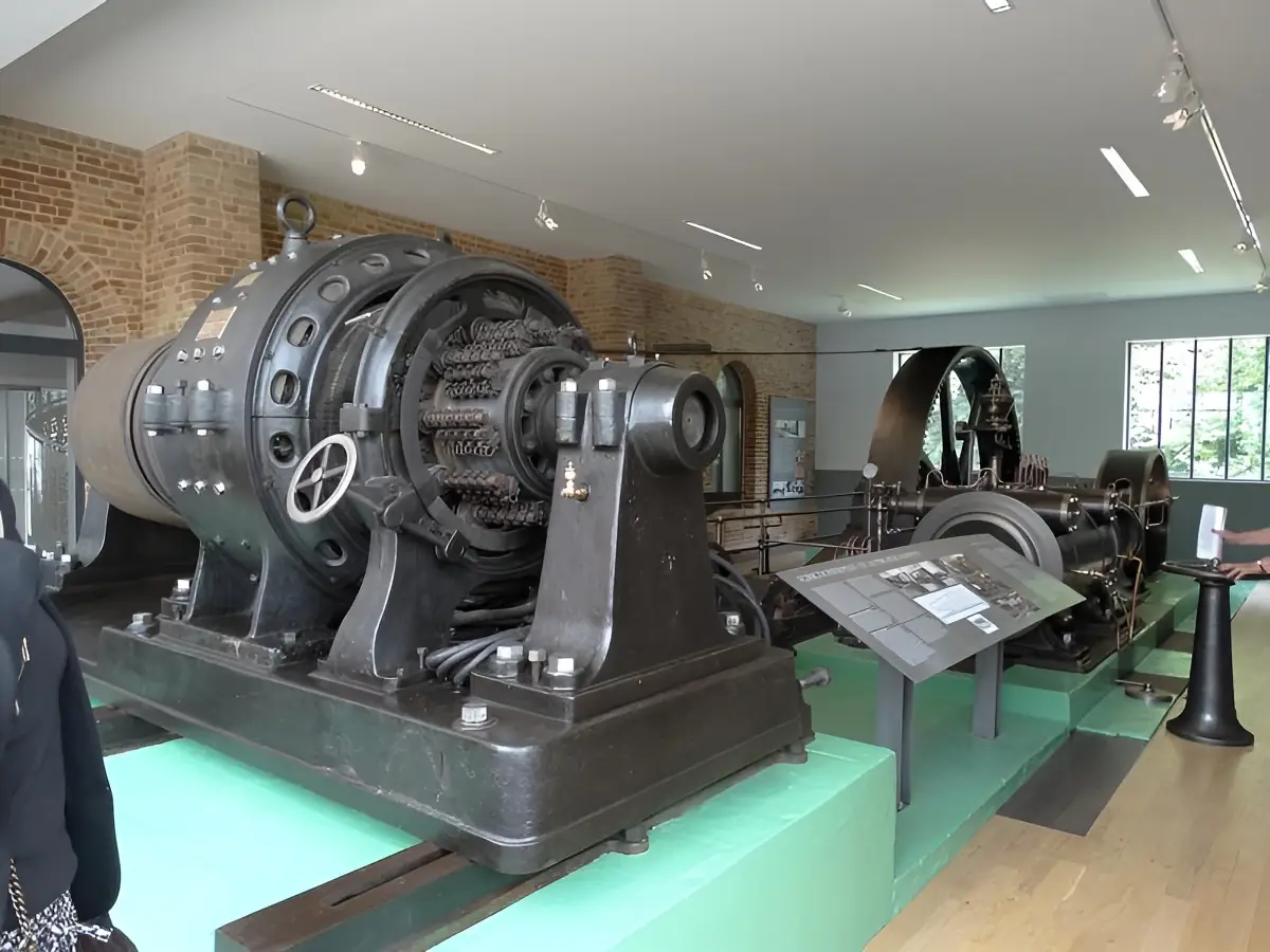 Machine à vapeur (de l'ancienne usine Leroy)