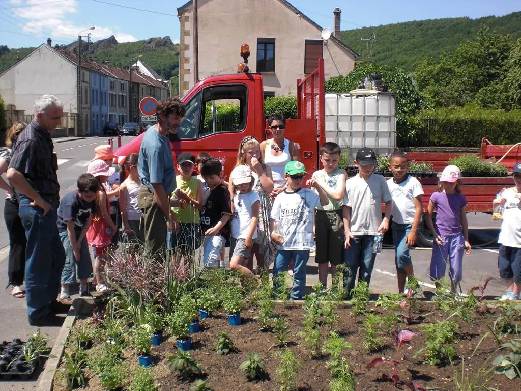 BOGNY SUR MEUSE, Ville Fleurie "2 Fleurs"
