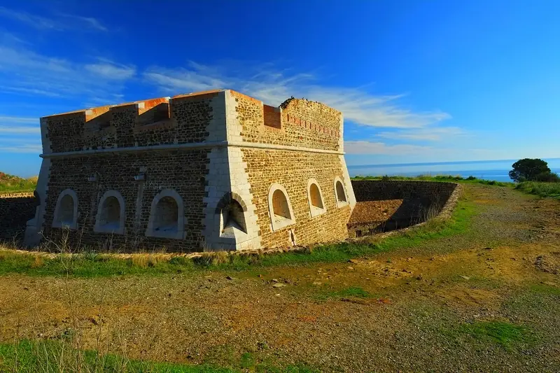 FORT ROND ET FORT CARRE