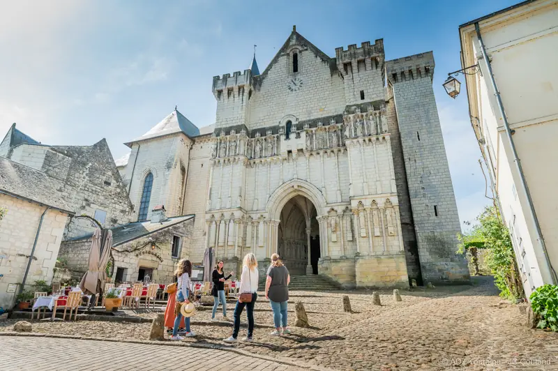 Visites de groupe guidées et commentées du village et/ou de la collégiale de Candes-Saint-Martin