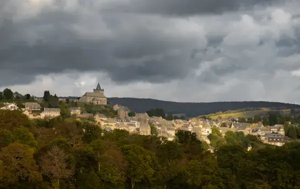 Visitez Laguiole, capitale de l'Aubrac et des couteaux