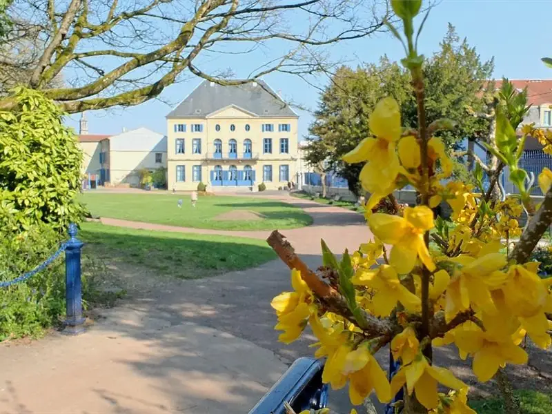 L'Hôtel de Ville et son parc