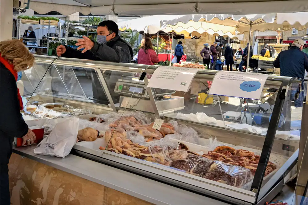 Marché traditionnel hebdomadaire