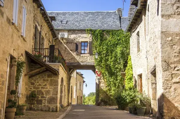 VISITE DU VILLAGE DE BOURNAZEL