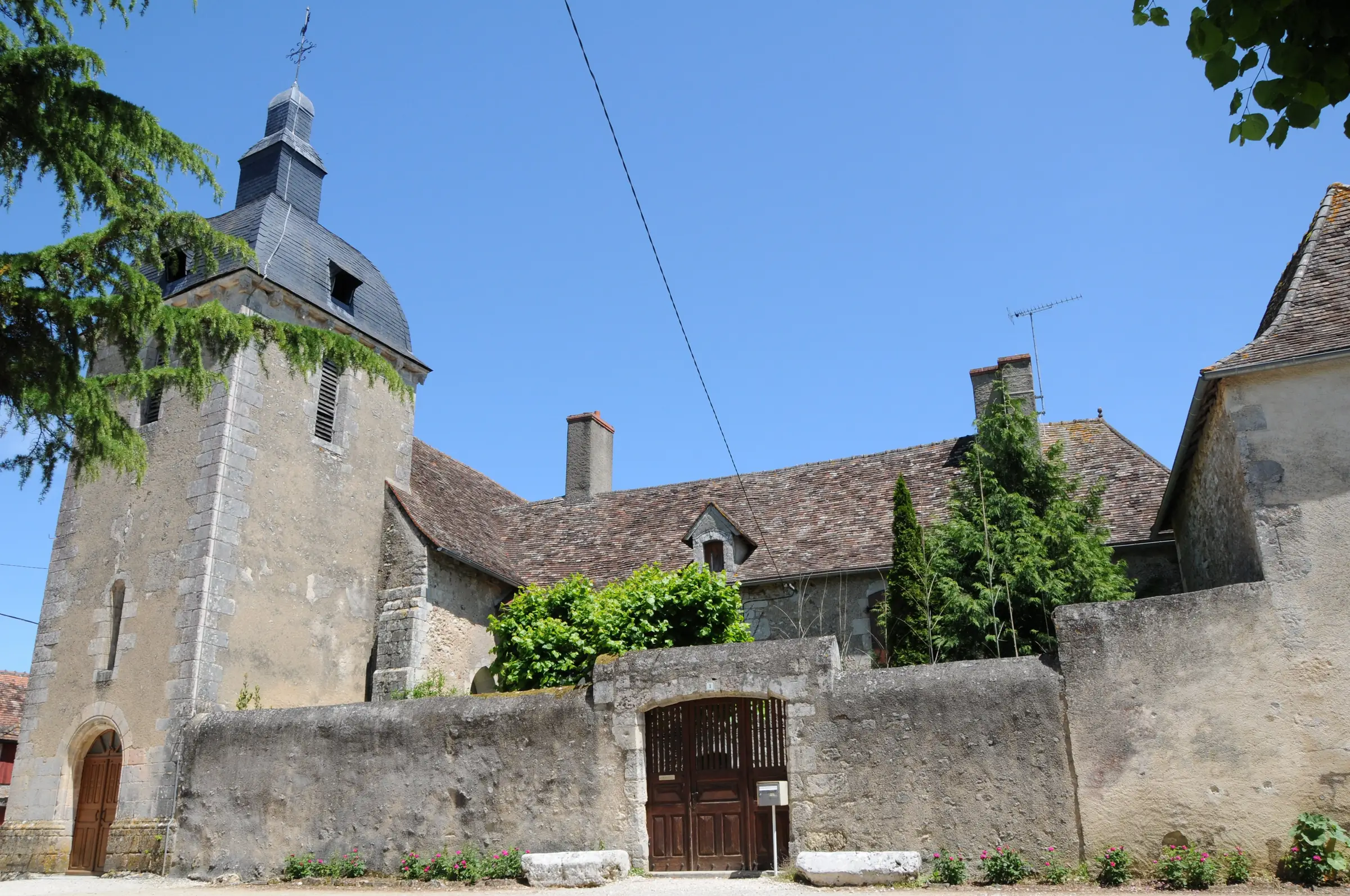 Église Saint-Hilaire et presbytère