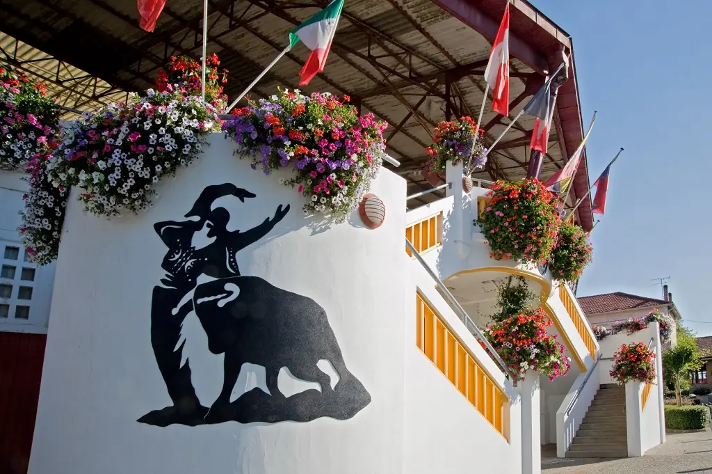 Arènes de Pomarez,  la "Mecque de la Course Landaise"