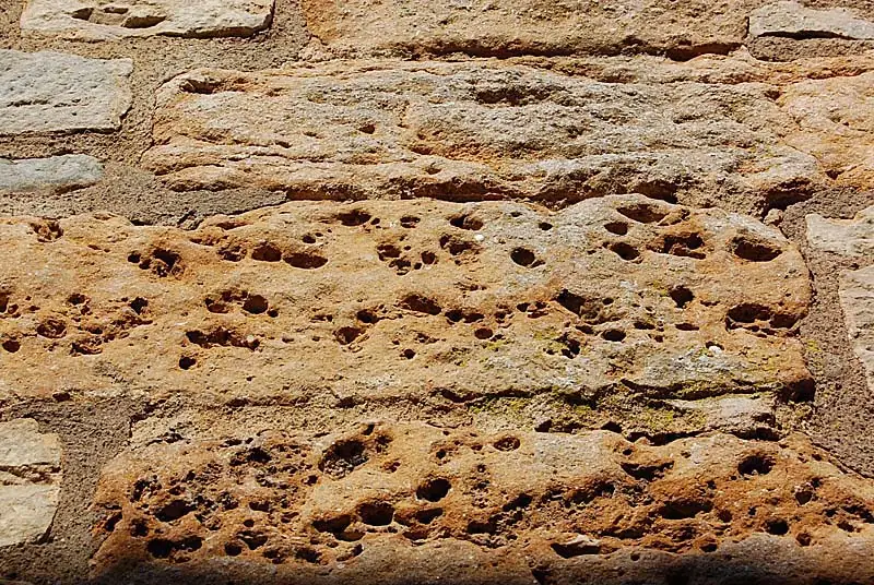 Ancien rempart du XIIIe siècle