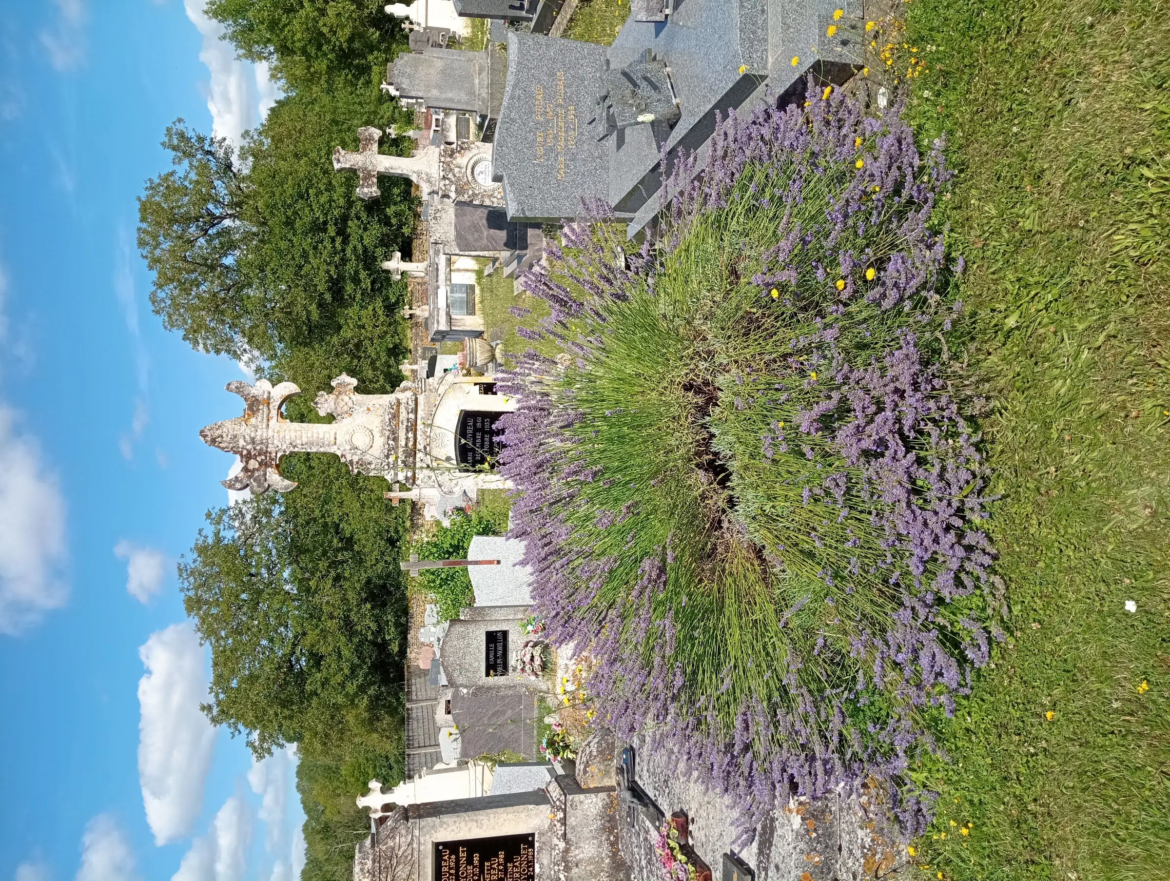 Lanterne des Morts de Château-Larcher