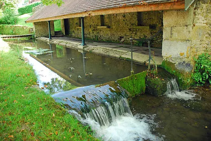 Lavoir de l'Entre Deux Eaux (1) à Auberive
