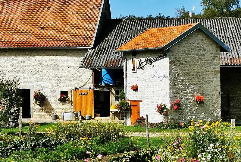 Pigeonnier de la ferme de Servin