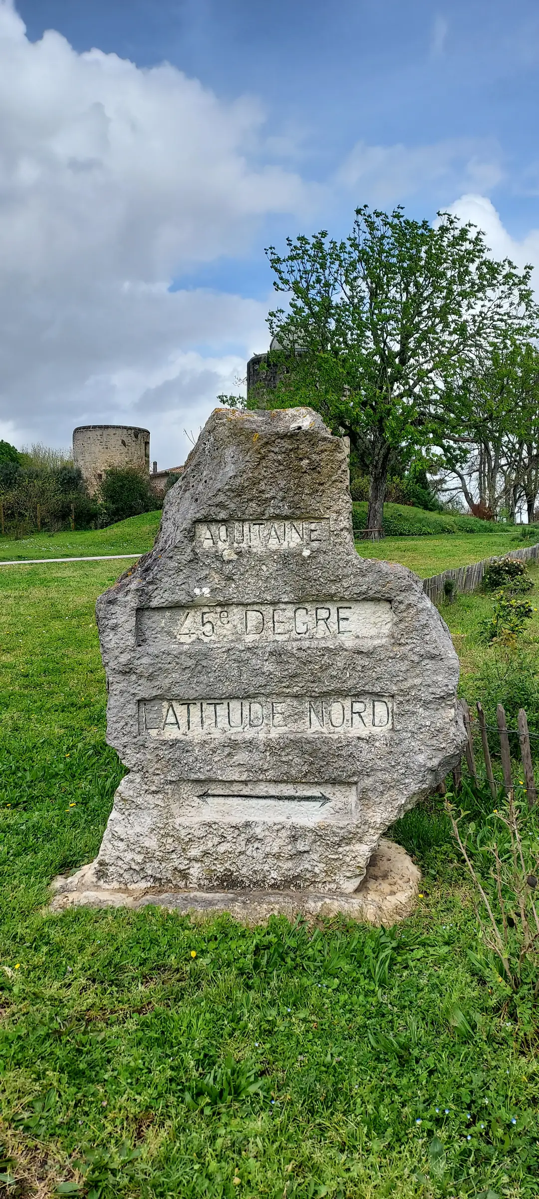 Les Moulins de Montalon et leur stèle