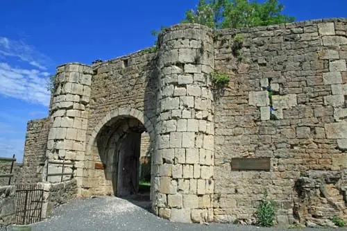ENSEMBLE FORTIFIE DU VILLARD