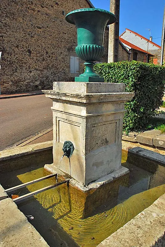 Fontaine de la rue du Four à Chauffourt