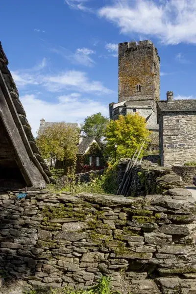 Visitez le village de Valon, suspendu dans les gorges de la Truyère