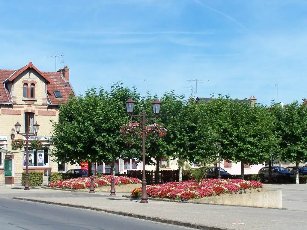 DONCHERY, Village Fleuri "2 Fleurs"