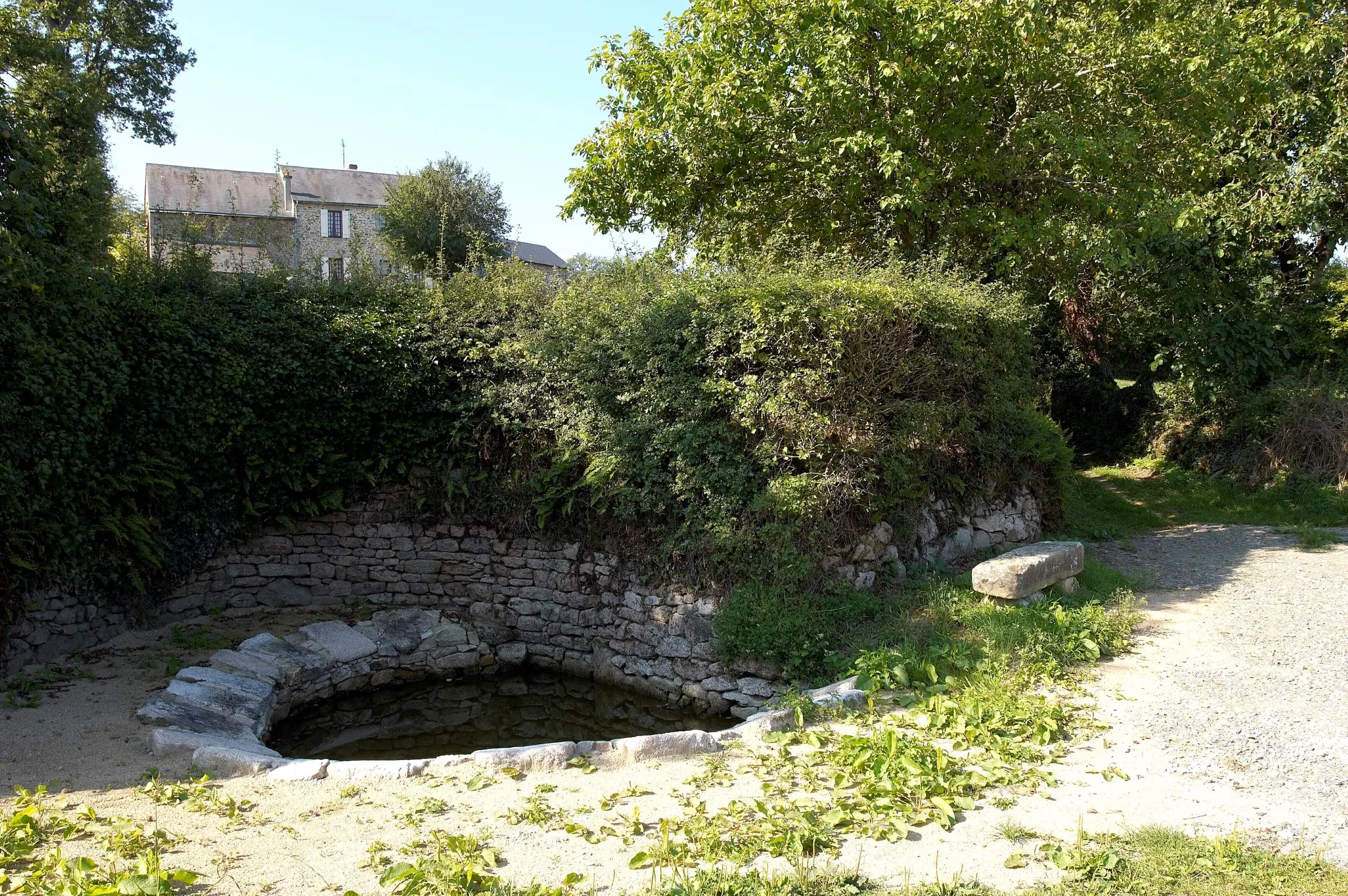 Le Lavoir et la fontaine de Saint Roch
