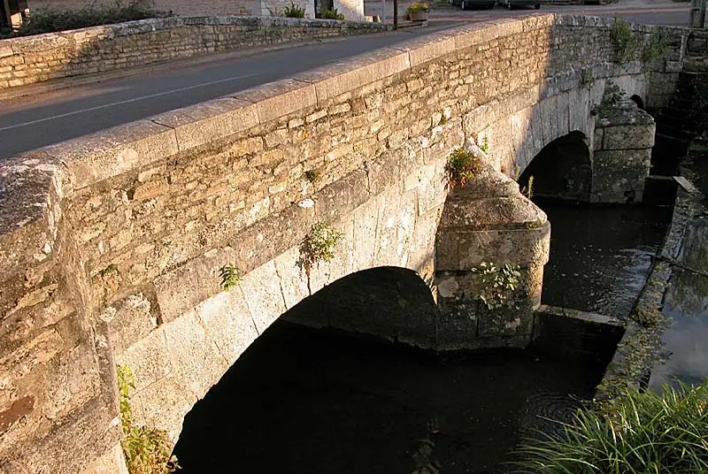 Pont XVIIIe siècle à Grandchamp