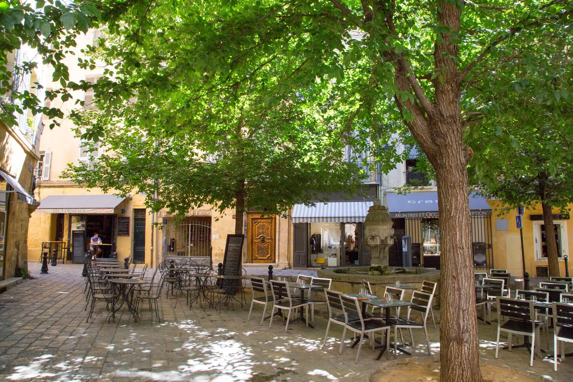 Place des Trois Ormeaux