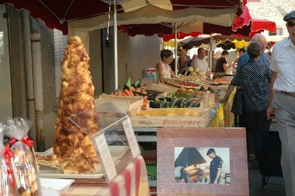 Marché du mardi matin à Laissac