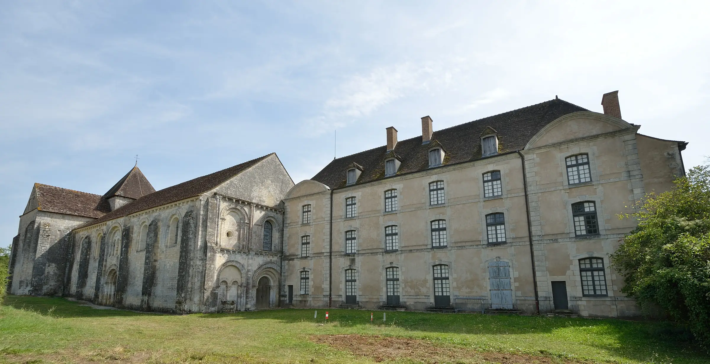 Prieuré Roman de Villesalem