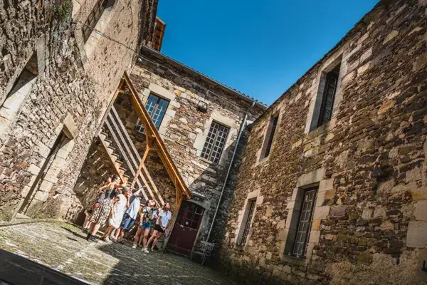 Château de Latour-sur-Sorgues - visite guidée ou libre