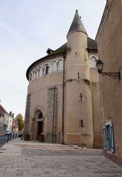 Visite audio de la basilique de  Neuvy-Saint-Sépulchre
