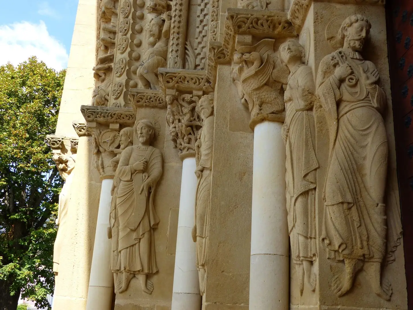 Je découvre avec "Zoé la curieuse" l'église Sainte-Foy de Morlaàs