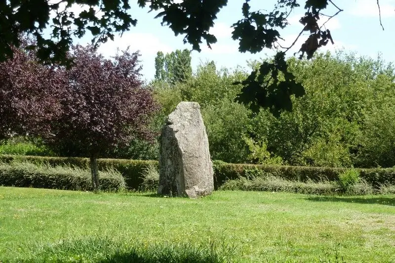 Pierre du Général et jardin d'amour