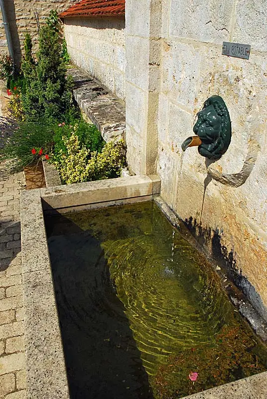 Fontaine - lavoir Carteret de Saint-Loup-sur-Aujon