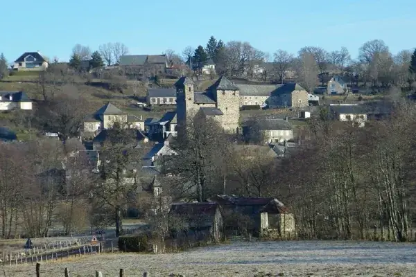 Eglise et croix d'Orlhaguet