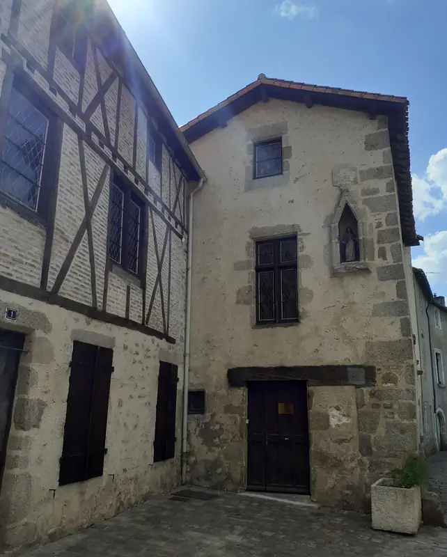 Le Carrefour de la Vierge Noire