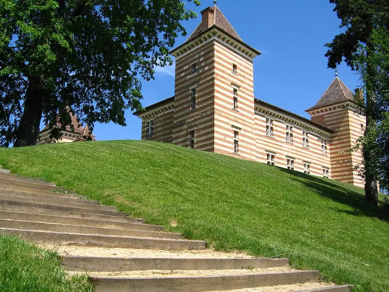 CHÂTEAU DE LARÉOLE