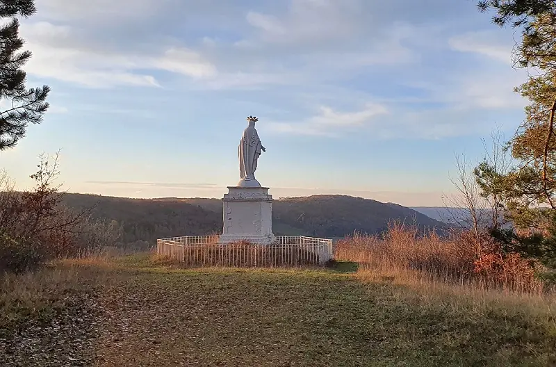 Statue de Notre-Dame de Chatel