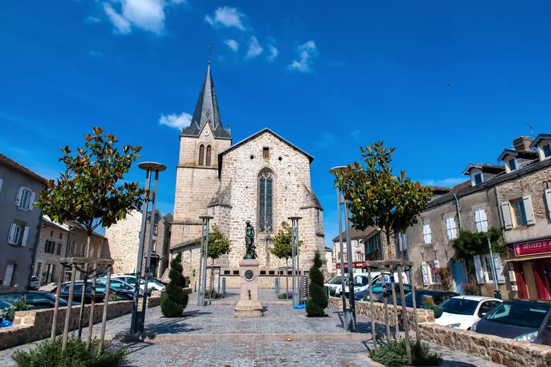 Eglise Saint-Antoine - Châsse reliquaire et dalmatique