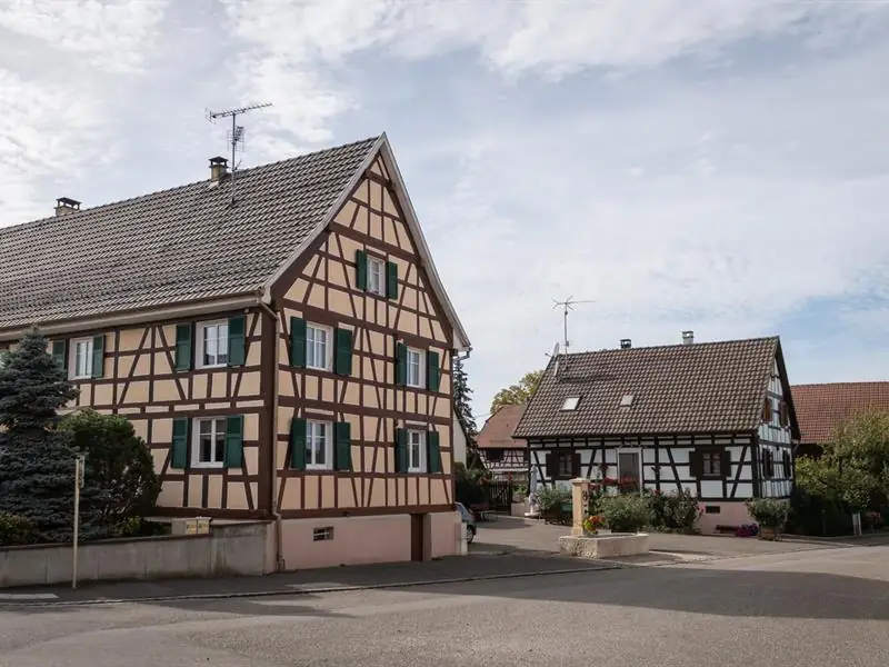 Maisons anciennes et cœur de village