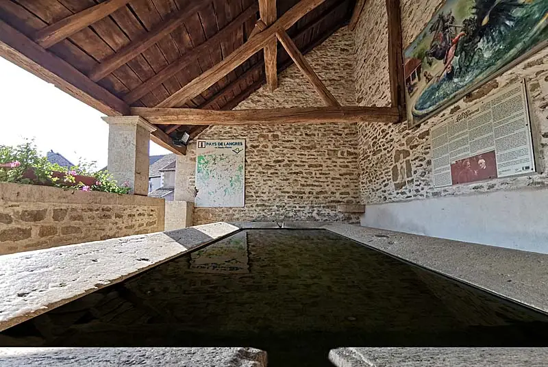 Lavoir de la place de la « Peûte Bête » d'Aujeurres