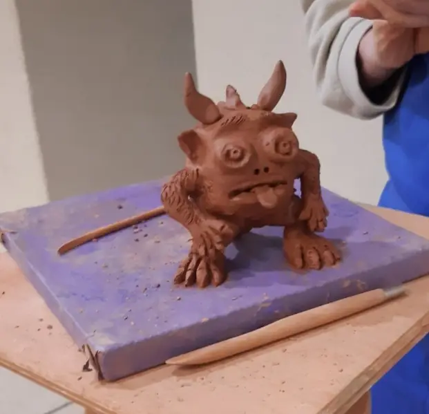 Atelier de modelage intergénérationnel : Créez ta gargouille ou ton monstre en argile!